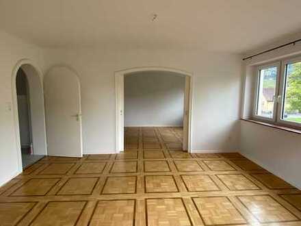 In Murrhardt: Gepflegte Wohnung mit drei Zimmern, Balkon und renoviertem Bad