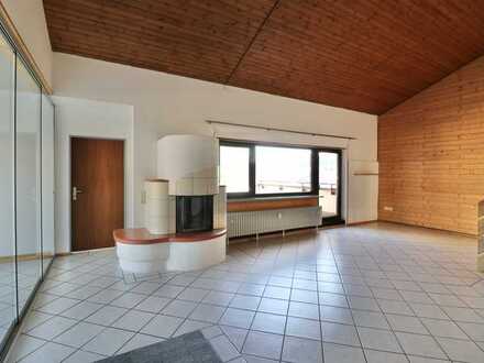 Tolle Alternative zum EFH: Große 4,5-Zimmer Wohnung über 3 Ebenen mit drei Dachterrassen u. Garage