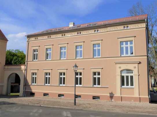 Hochwertige 4-Zimmer-Wohnung mit Loggia und Stellplatz in zentraler Lage