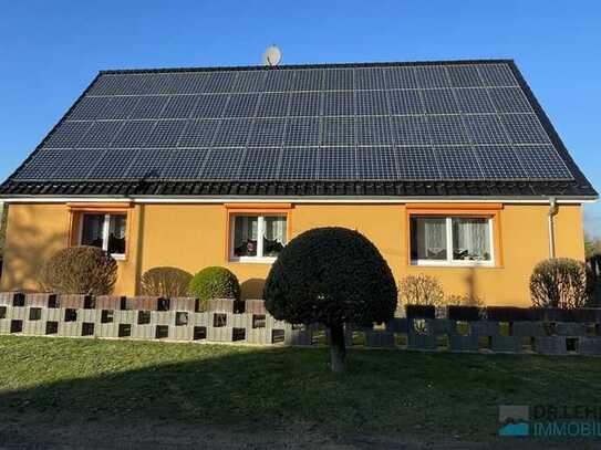 Gepflegtes Einfamilienhaus mit Scheune und Garten auf weitläufigem Grundstück!