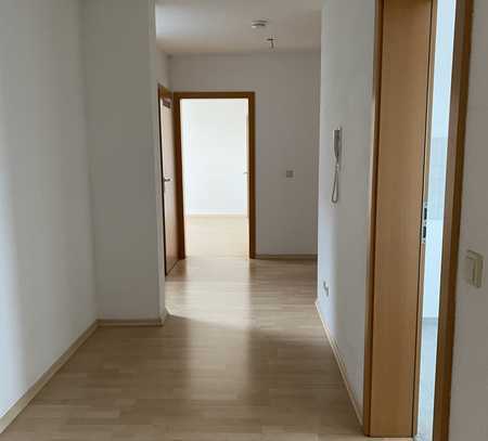 Charmante 4-Zimmer-Wohnung mit Balkon und Stellplatz