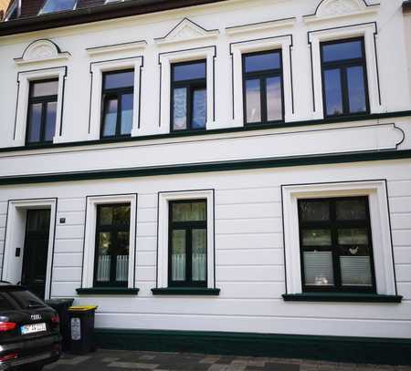 Eine frisch renovierte Dachgeschosswohnung Wohnung mit drei Zimmern in Broich /Speldorf