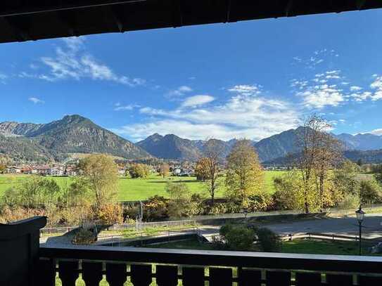 Bergwelten zum Frühstück – Großes Kino mit Blick aus der Lounge