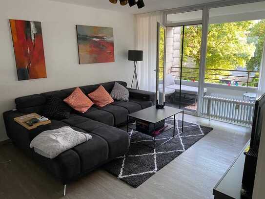 Schöne, modernisierte 2-Zimmer-Wohnung mit Balkon und Tiefgaragenstellplatz