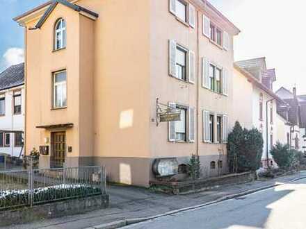 Mehrfamilienhaus mit Ausbaureserven und Entwicklungspotenzial in Freiburg - Zähringen