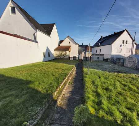 Uriges Fachwerkhaus mit Balkon, herrlichem Garten, 2-3 PKW-Stellplätzen in ruhiger Lage