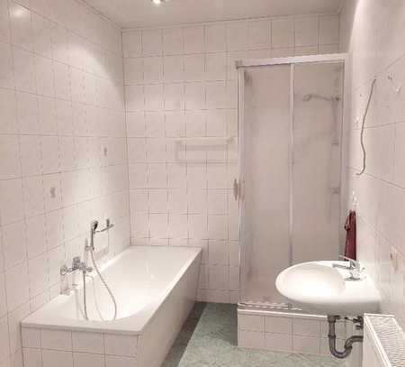 *** 3 Zimmer Wohnung in Elsterberg Bad mit Wanne)& Dusche ***