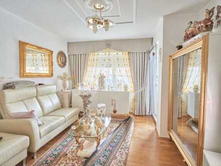 Hochparterrewohnung auf der 1. Etage mit Balkon, Außenstellplatz, Bad mit Fenster und Dusche