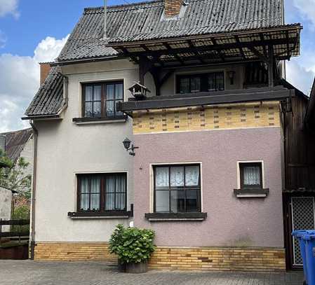 Wohnhaus mit kleinem Garten in ruhiger Lage