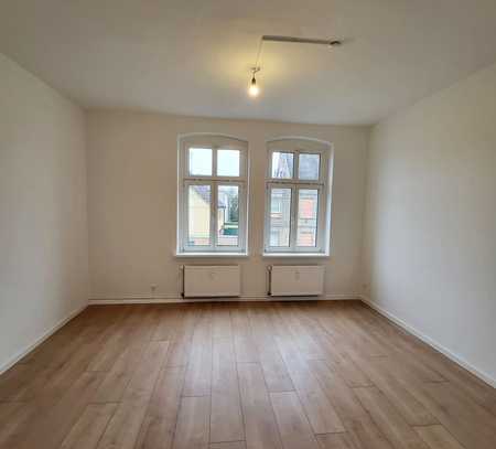 *Aufgepasst* 3 - Raumwohnung + frisch renoviert + Parkplatzanmietung möglich + EBk-Option!