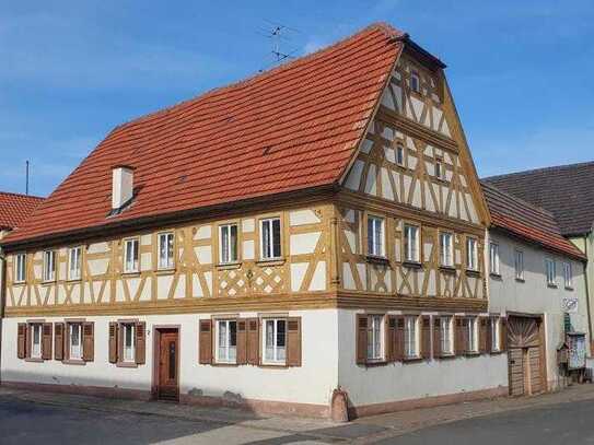 Wohnen im denkmalgeschützten, fränkischen Dreiseithof
