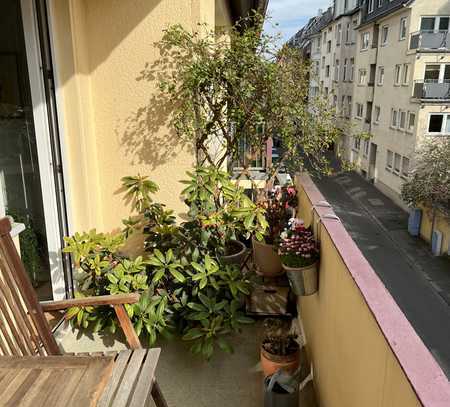Sehr gepflegte Dreizimmerwohnung mit Balkon in Rheinnähe in Köln Alt-Mülheim