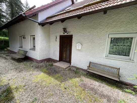 -=== Kleines Schmuckstück - 7 Zimmer- 1800 m² Grund- 2 Bäder- Balkon ===-