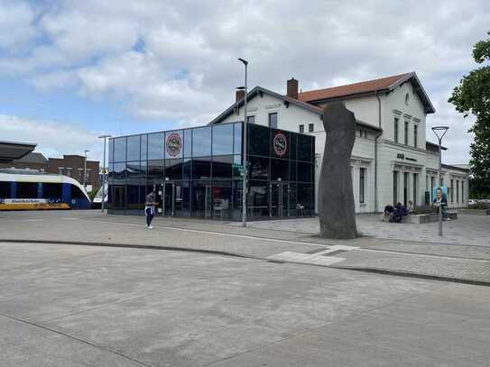 BAHNHOF KLEVE Gewerbefläche EG im Glas-Anbau Backshop, Kiosk, Bäckerei, Café, u.a.