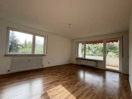 5-Zimmer Wohnung mit sonnigem Balkon und 2 Tiefgaragenstellplätze in ruhiger Lage von Korntal