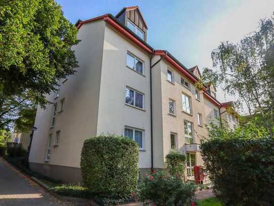 +++ 2013 saniert! - 2-Zimmer-Wohnung mit großzügigem Balkon und 2 Stellplätzen +++