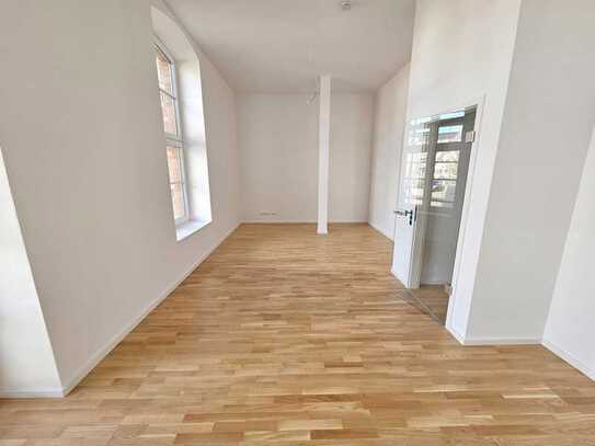 Wohnen in einer Denkmalimmobilie - 
3 Zimmer inkl. Dachterrasse + Parkett+ Tageslichtbad + SP