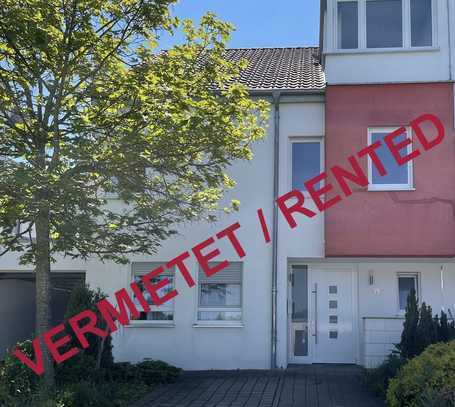 VERMIETET/RENTED! NEWER TOP QUALITY DUPLEX WITH ROOF PATIO AND GARAGE!
