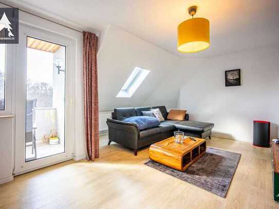 Wohlfühl-Dachgeschosswohnung mit zwei Balkonen & PKW-Stellplatz