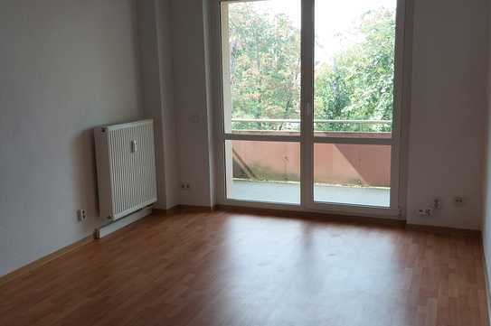 Gepflegte Wohnung mit drei Zimmern und Balkon in Merseburg