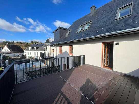 Sanierte Wohnung im Denkmal mit 3 Zi, Bad+Gäste WC, große Terrasse, 2 Stellplätze