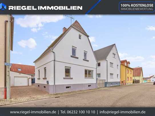 Sie hier? Wir auch! Einfamilienhaus mit modernisiertes Einliegerwohnung in angenehmer Wohnlage