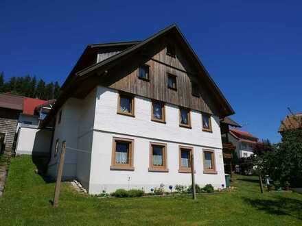 Zweifamilienhaus - Zentrales Wohnen in 78136 Schonach!