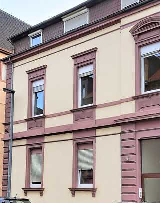 Helle 3-ZKB Altbauwohnung mit großer Terrasse und Garage in gepflegtem 3 FH im Zentrum von Neustadt