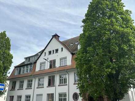 Nur noch wenige Einheiten! Neubauqualität im Denkmal Rodensteinschule: 1 Zimmer Erstbezug mit Balkon