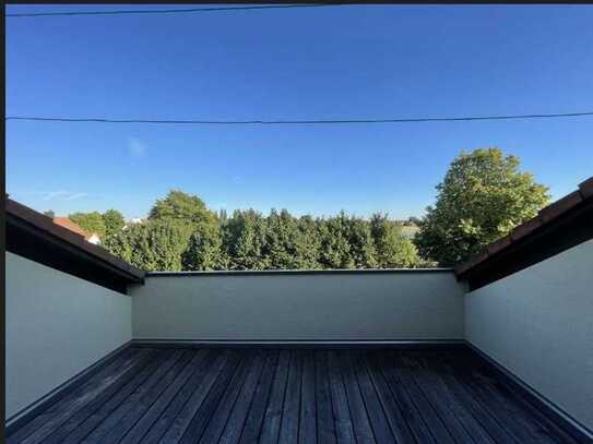 Zentral und ruhig gelegene 3-Zimmer-Dachgeschosswohnung mit Dachterrasse und möbliert