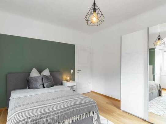 Bright double bedroom near Schwabstraße metro station