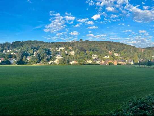 3-Zimmer Dachgeschosswohnung mit Garten, Garage und Weitblick über das Sülztal