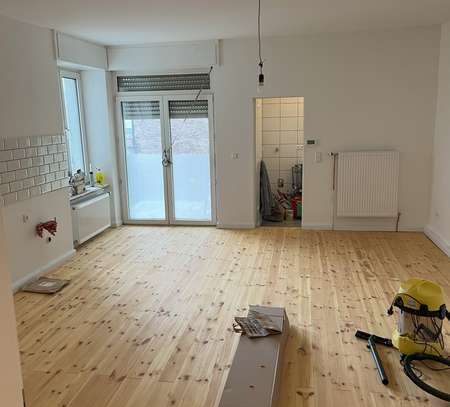 Stilvolle 4,5-Zimmer-Altbauwohnung - Erstbezug nach Sanierung