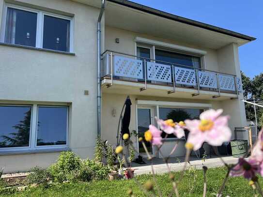 KARSTEN IMMOBILIEN ermöglicht Ihnen: Zweifamilienhaus mit traumhaftem Ausblick in Rodenberg