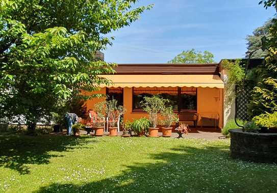 Freistehender Bungalow auf großem Grundstück mit schönem Ausblick ins Saartal