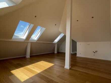 Dachgeschosswohnung mit Charme! Frisch renoviert 41m² - 1,5 Zimmer