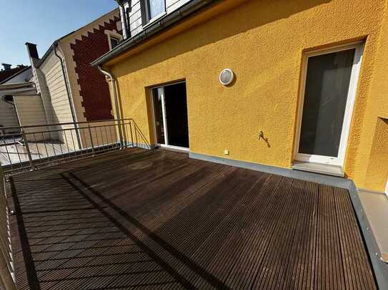 Helle 2-Zimmer Wohnung mit Dachterrasse