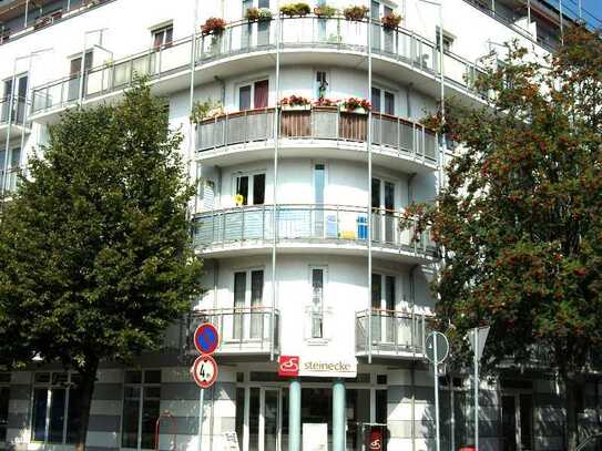 Attraktive Wohnung in zentraler Innenstadtlage mit Aufzug, Einbauküche undBalkon.