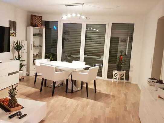 Geschmackvolle 2-Zimmer-Wohnung mit gehobener Innenausstattung mit Einbauküche in Martinsried