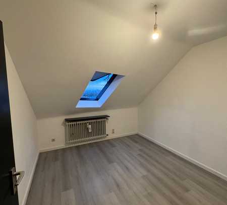 Schöne 2-Zimmer-Dachgeschoss-Wohnung in Ludwigshafen am Rhein