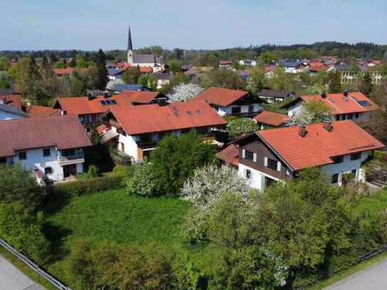 Attraktives Ensemble! Mehrfamilienhaus und Baugrundstück