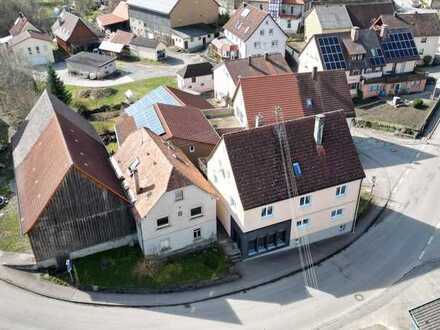 Ensemble aus wunderschön saniertem Zweifamilienhaus und Gästehaus