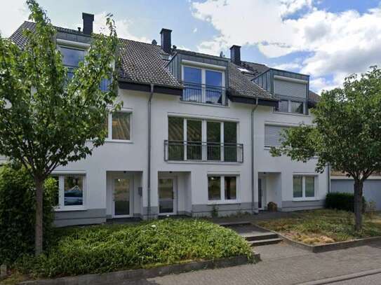 Modernes Reihenhaus mit Blick auf Frauenstein´s Weinberge