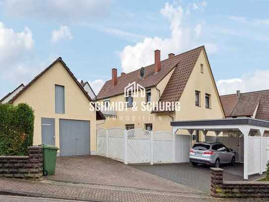 Familienfreundliche Doppelhaushälfte mit Carport und sonnigem Eckgrundstück.