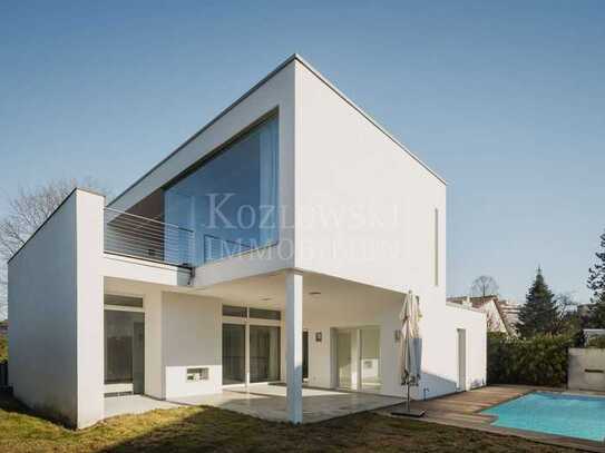 Design-Ästhetik in Spitzenlage - Moderne Bauhausvilla mit Pool!