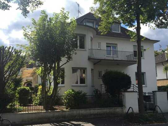 Helle, lichtdurchflutete Drei-Zimmer-Wohnung (90 qm) im Bad Godesberger Villenviertel