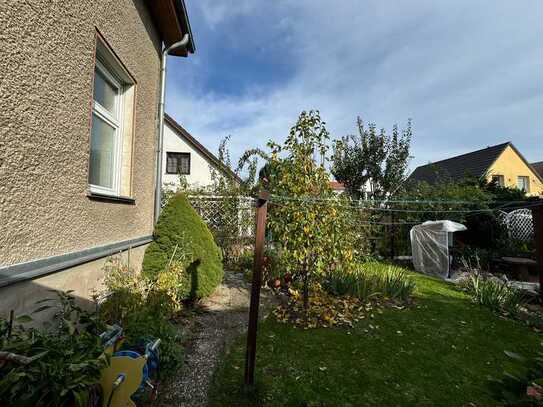 Bezugsfreie 2-Zimmer-Wohnung mit Gartenanteil