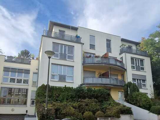 Sonnige 2-Zimmer-Wohnung mit traumhafter Dachterrasse & Balkon!