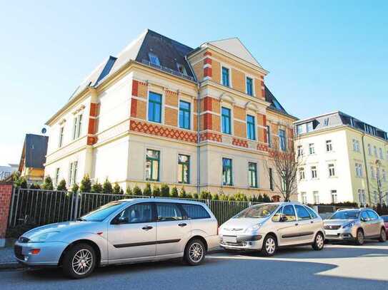 Sehr schöne 2-RW * Weitblick * Mansardgeschoss * Bad mit Fenster * sep. Küche * grüne & ruhige Lage