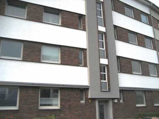 TOP! Modernes Duschbad mit Fenster, Einbauküche, neuer Fußboden